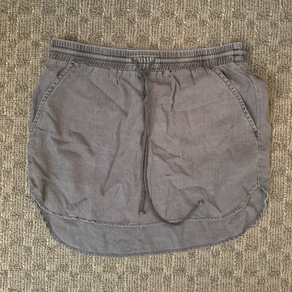 Curved hem skirt